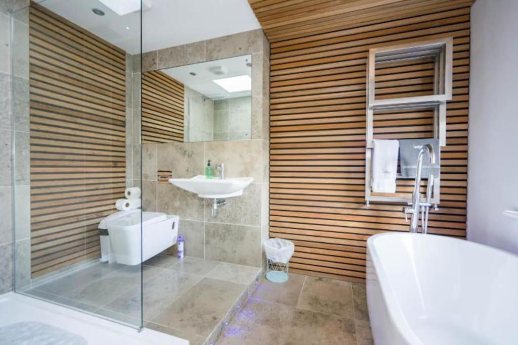 George24 - Spectacular, 5 Minutes To The Beach New Quay Exterior foto