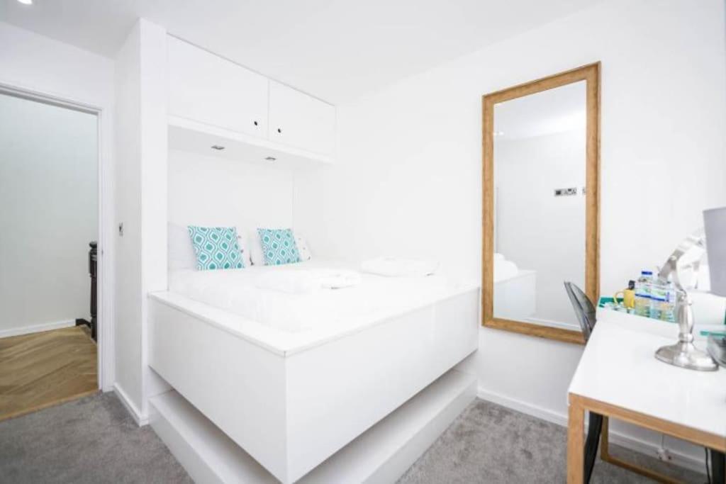 George24 - Spectacular, 5 Minutes To The Beach New Quay Exterior foto