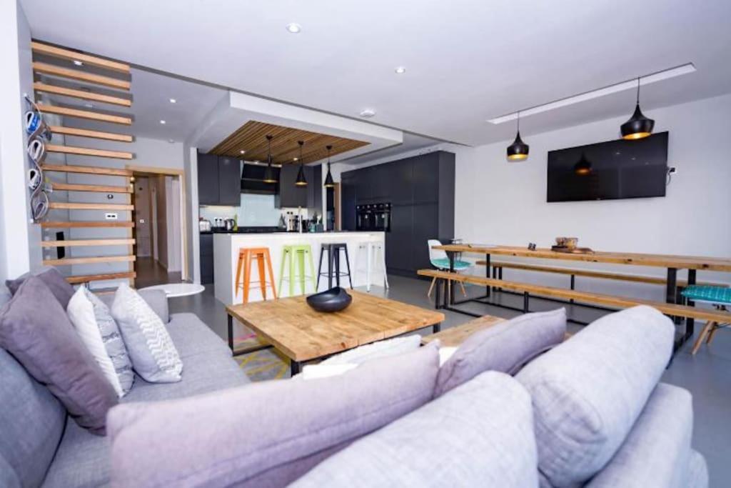 George24 - Spectacular, 5 Minutes To The Beach New Quay Exterior foto